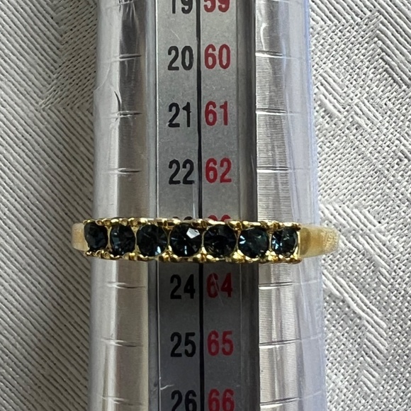 Set of 3 AVON 'Faux Jewelled' Rings - Picture 5 of 6